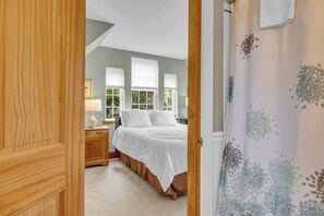 Desk, iron/ironing board, WiFi, bed sheets