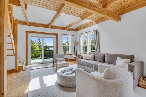 Secluded 2BR with Beach Access! [Carriage House]