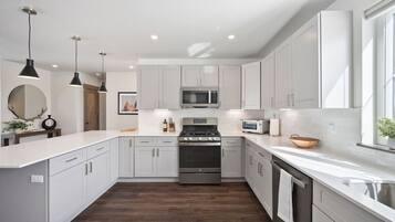 Fridge, microwave, oven, stovetop