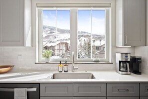 Interior - Modern Mountain Retreat (Silverthorne)