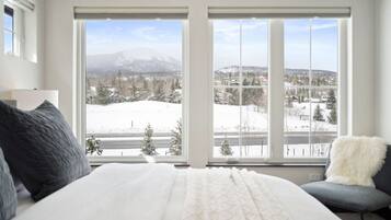 4 bedrooms, iron/ironing board, travel crib, WiFi