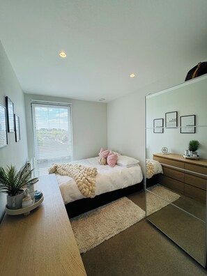 2 bedrooms, iron/ironing board, WiFi, bed sheets