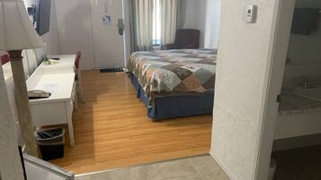 Classic Single Room, Mountain View | Desk, free WiFi