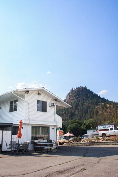 Granby River Inn  Suites