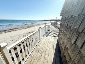 Am Strand, Liegestühle, Strandtücher