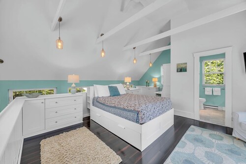 Secluded Cottage with Beach Access! [Cove Cottage]
