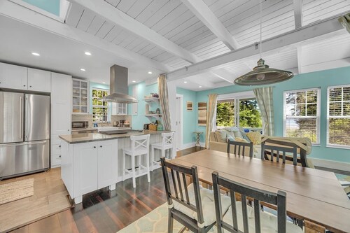 Secluded Cottage with Beach Access! [Cove Cottage]