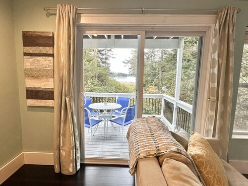 Secluded Cottage with Beach Access! [Cove Cottage]