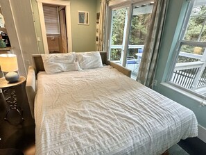 1 Schlafzimmer, Schreibtisch, Bügeleisen/Bügelbrett, Reisekinderbett