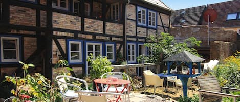 Apartment | Outdoor dining