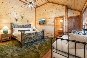 6 bedrooms, iron/ironing board, free WiFi, bed sheets - Brand New ~ Smoky Mountain Trailhead ~ Panoramic Views & Indoor Pool (Sevierville)