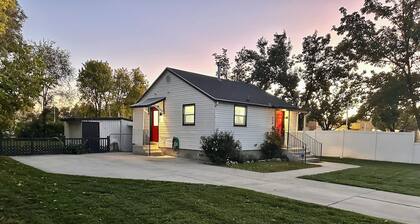 Super Clean, Pet Friendly, Cozy Cottage.