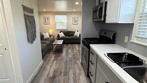 Private kitchen - Super Clean, Pet Friendly, Cozy Cottage. (South Salt Lake)