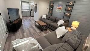 Living area - Super Clean, Pet Friendly, Cozy Cottage. (South Salt Lake)