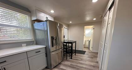 Super Clean, Pet Friendly, Cozy Cottage.