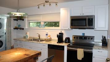 冰箱、微波炉、烤箱、炉灶