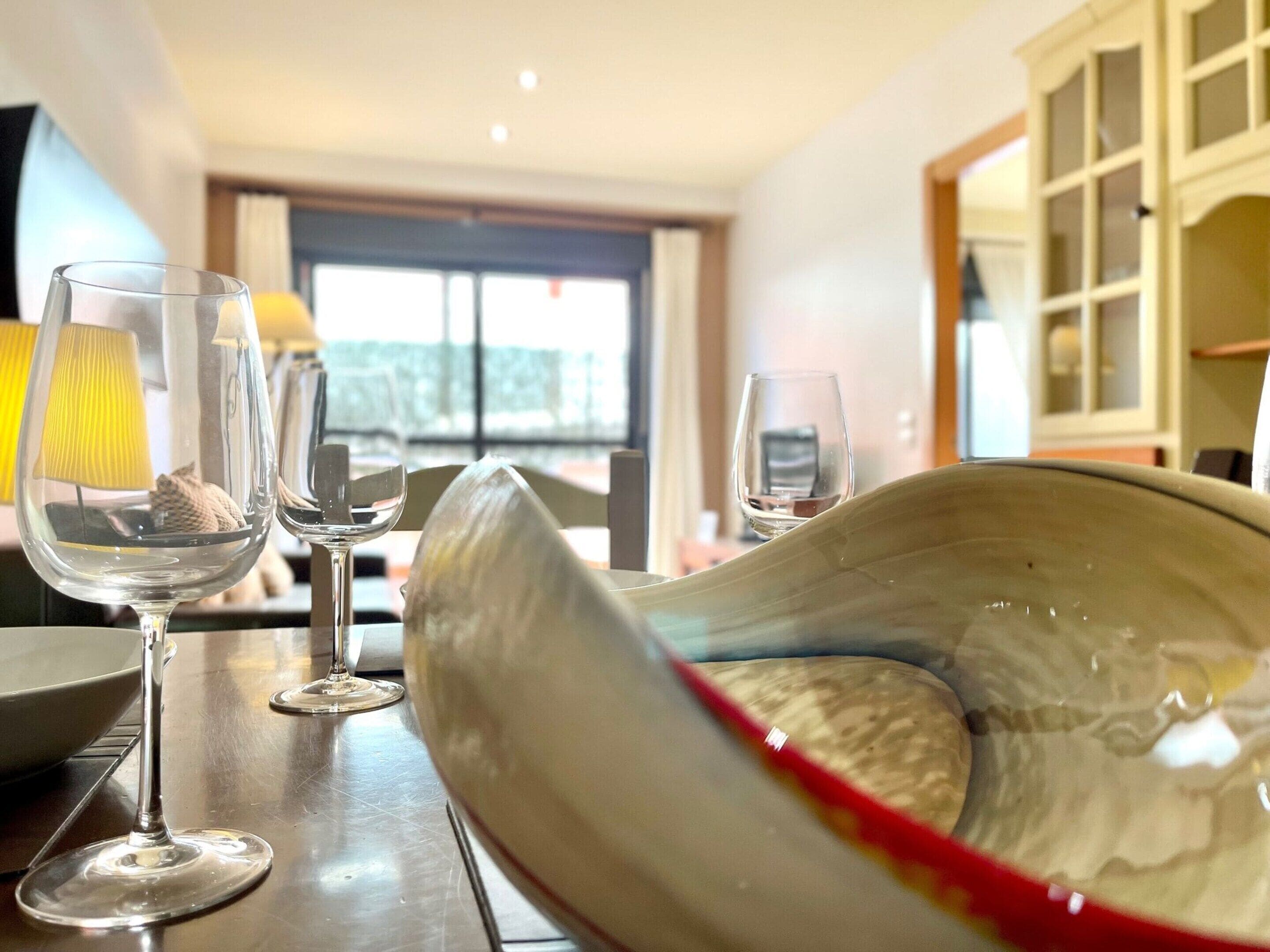 3 عدّة غرف  نوم وطراز فريد لكل وحدة وملاءات أسرّة