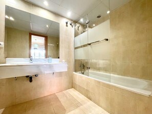 Apartment | Badezimmer