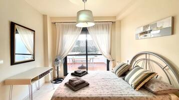 Căn hộ | 3 phòng ngủ, trang bị nội thất với thiết kế riêng biệt, bộ trải giường