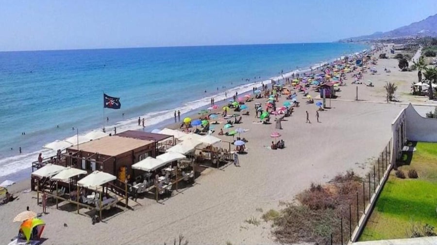 Apartment Near Beach With Pools and hot tub