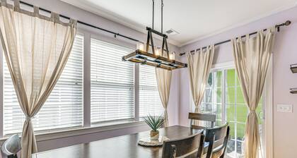 Townhome 3 Mi to Wescott Park & Golf Course!