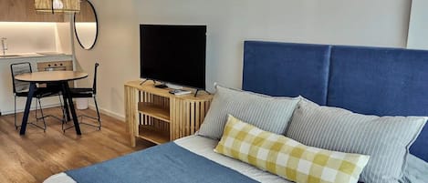 1 bedroom, desk, iron/ironing board, WiFi