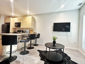 Fridge, microwave, oven, stovetop - The Luxe Black Haven (340) (Des Moines)