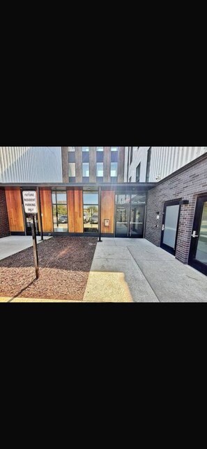 Exterior - Cobalt Cove your home away from home (Des Moines)