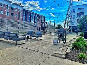 Terrace/patio - Zesty Orange Abode (438) (Des Moines)