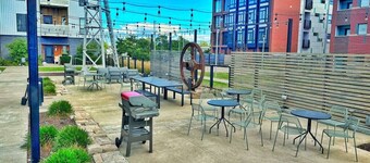 Urban Jungle Retreat (417)