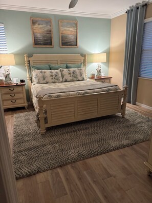 3 bedrooms, iron/ironing board, WiFi, bed sheets - NEWLY AVAILABLE 2026!  
3br 3 bth close to beach and Coconut Point Mall (Bonita Springs)