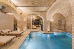 Una piscina techada