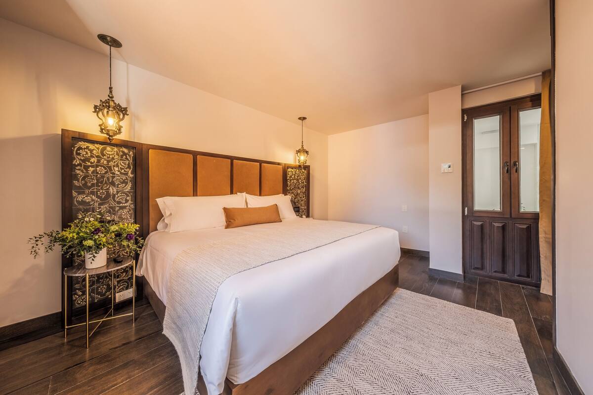 ห้องดีลักซ์ | เครื่องนอนระดับพรีเมียม, ผ้านวมขนเป็ด, เตียง Tempur-Pedic