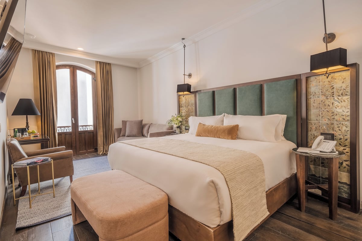 Premium bedding, down duvets, Tempur-Pedic beds, in-room safe