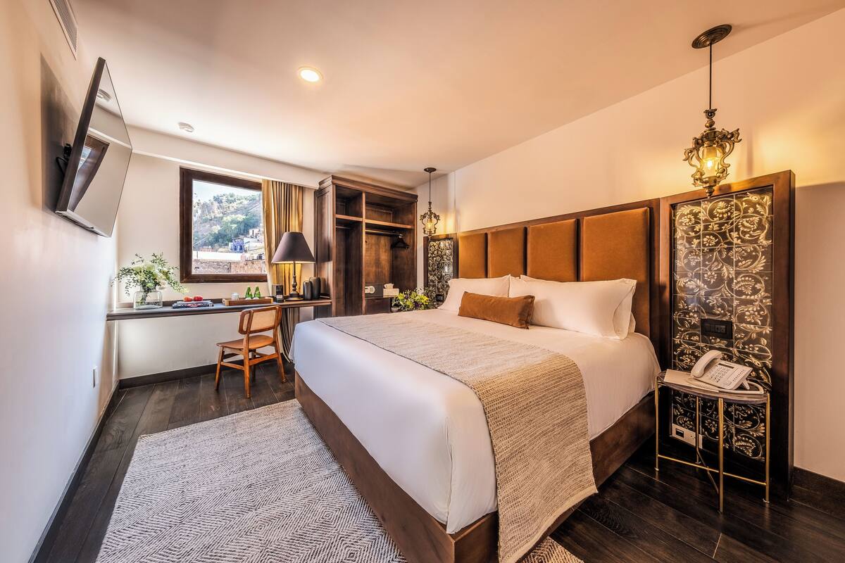 ห้องซูพีเรีย | เครื่องนอนระดับพรีเมียม, ผ้านวมขนเป็ด, เตียง Tempur-Pedic