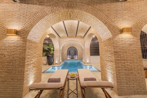 Una piscina techada