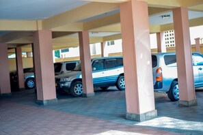 Free self parking - Stereo Hotel (Arusha)