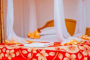 Premium bedding, desk, laptop workspace, free WiFi - Stereo Hotel (Arusha)