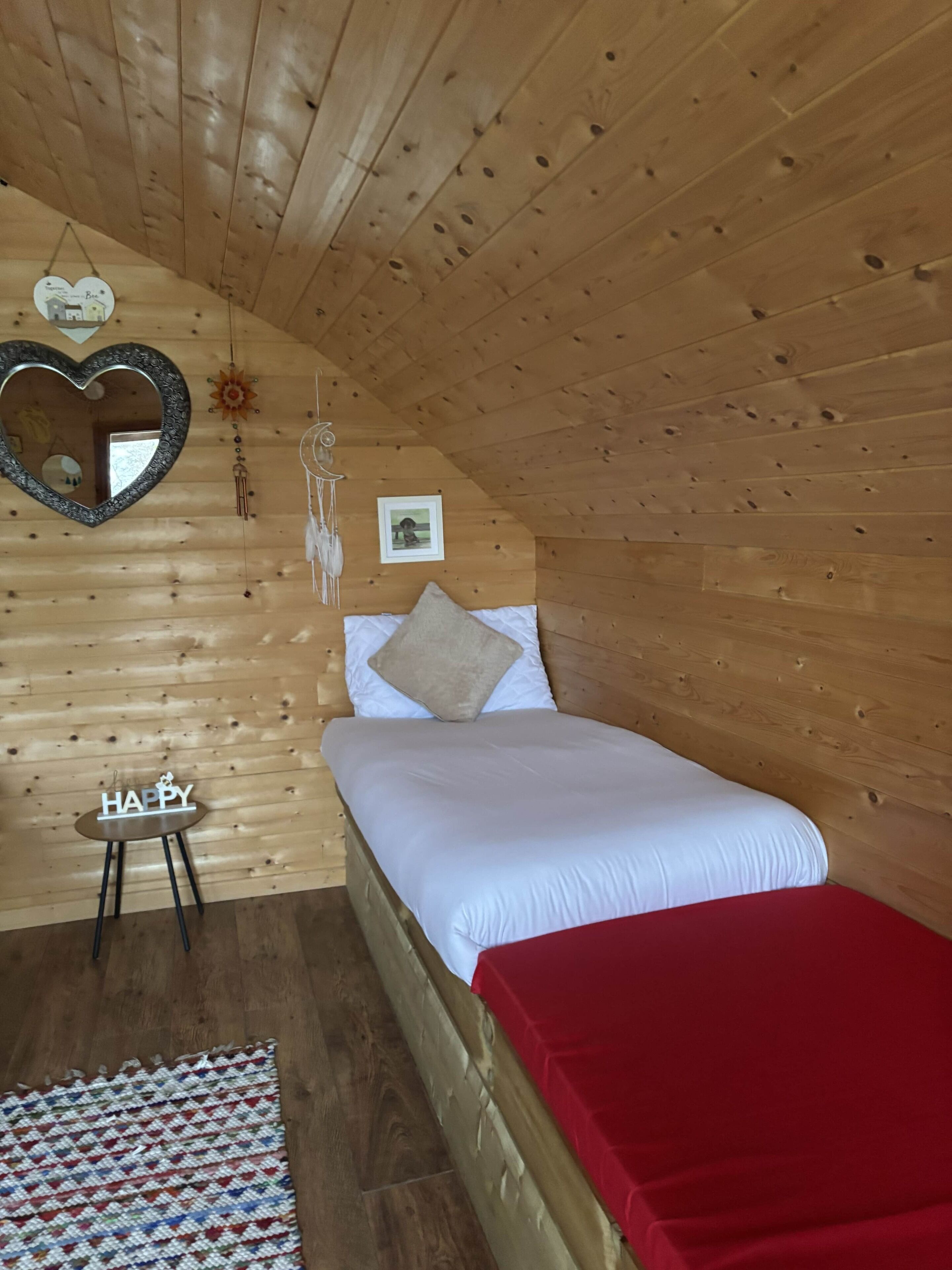 7 bedrooms, WiFi, bed sheets