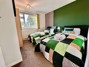 3 slaapkamers, een strijkplank/strijkijzer, wifi, beddengoed