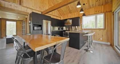 Modern, warm and intimate chalet