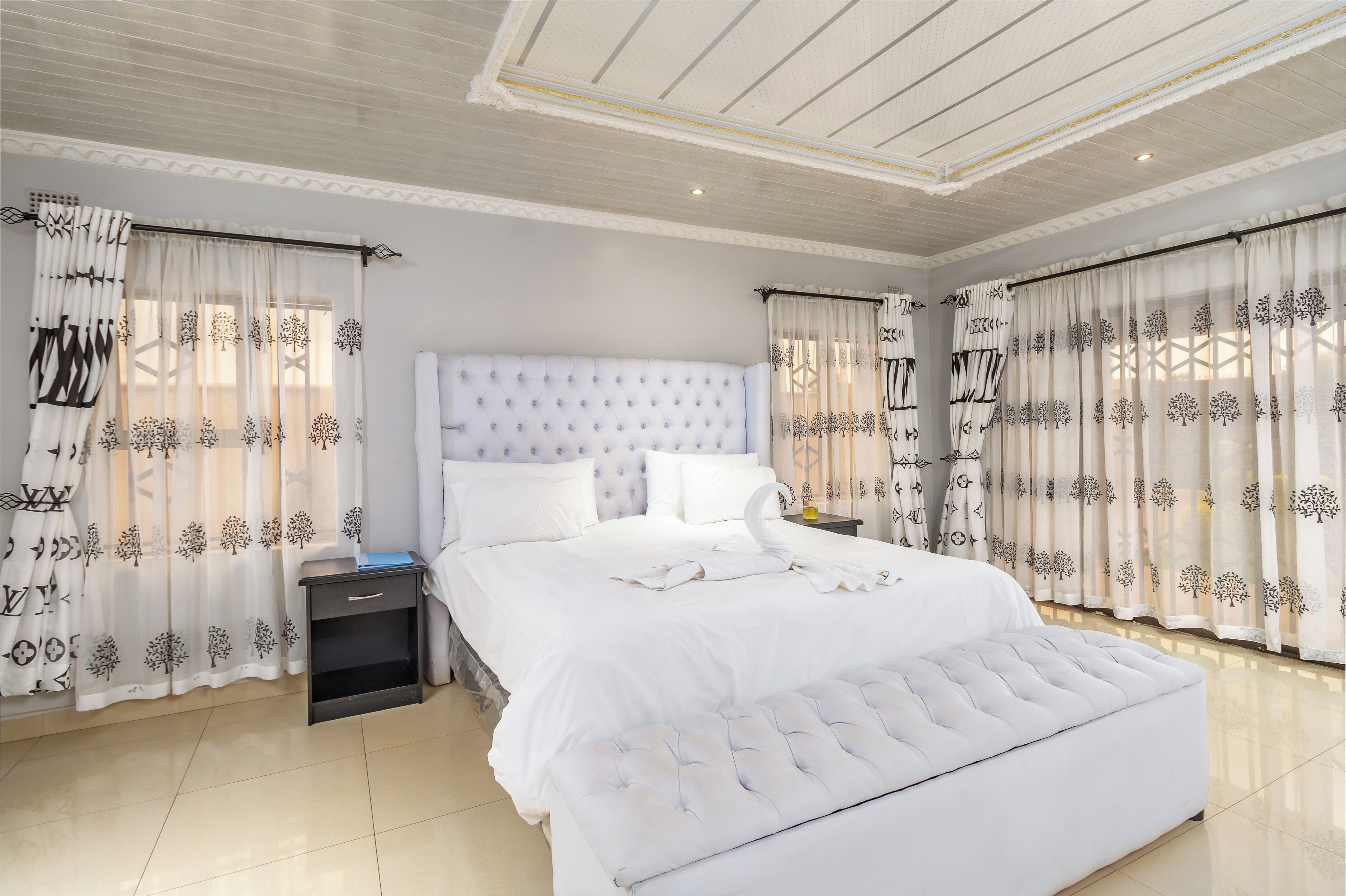 4 bedrooms, iron/ironing board, WiFi, bed sheets