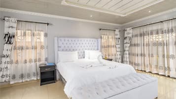 4 bedrooms, iron/ironing board, WiFi, bed sheets