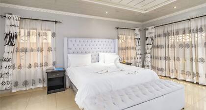 Gorgeous 4-bedroom house with WiFi in Harare