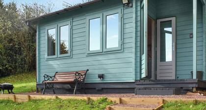 Sunrise Retreat - UK48040