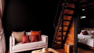 Deluxe Suite | Living area