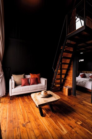 Deluxe Suite | Living area