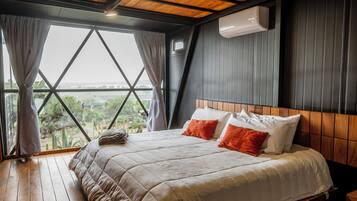 Cubrecamas, minibar, wifi gratis y ropa de cama