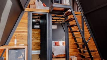 Family Room | Down comforters, minibar, free WiFi, bed sheets