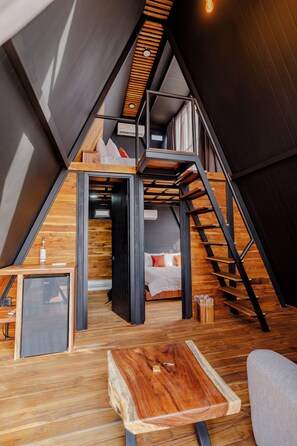 Family Room | Down comforters, minibar, free WiFi, bed sheets